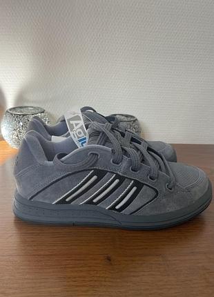 Кросівки adidas