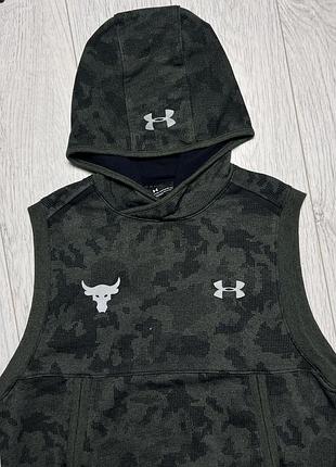 Крутий жилет-худі з колекції under armour project rock  для тренувань в прохолодну погоду ☔️ 🌧️  є кармани✅ не сковує рухів,бічні вирізи✅ всеред