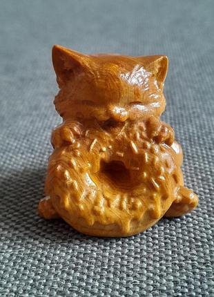 Древесный кот с пончиком
