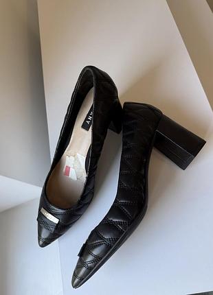 Оригінальні шкіряні туфлі бренду dkny (модель elia/gigi)
