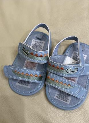 Пінетки сандалі босоніжки від primark baby 9-12 міс нові без бірки на хлопчика на липучках