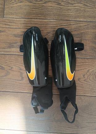 Щитки футбольні nike charge 2.0 sp2093-055