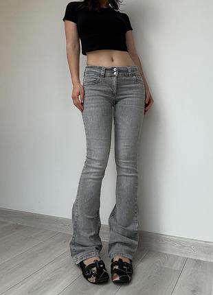 Джинсы серые 36 s средняя талия посадка клеш flared bootcut