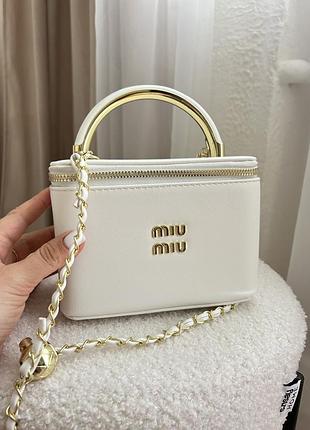 Маленька біла сумка miu miu