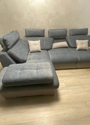 Роланд – кутовий диван із підвійним підголовником представницького класу, українського бренду константа.