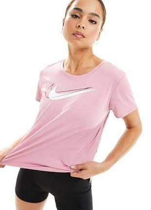 Жіноча спортивна футболка nike