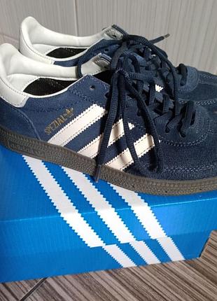 Adidas spezial blue light blue
фірмова коробка, носилися буквально декілька разів,стан ідеальний,розмір 38, довжина стільки 25 см