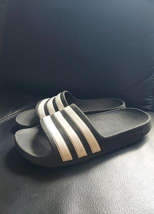 Детские шлепанцы adidas (32 размер)