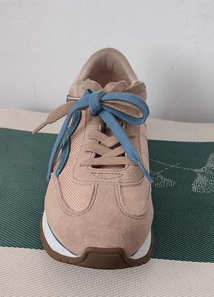 Стильные удобные кроссовки skechers bobs sport в нежном пудрово-бежевом цвете с голубыми акцентами. кожа и текстиль. стелька memory foam. eu 39