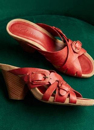 Очень красивые кожаные босоножки шлепанцы clarks 5.5(38)р-р бренд оригинал