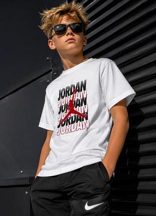 Столовая трендовая футболка jordan