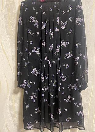 Елегантна шифонова сукня з ніжними фіалками