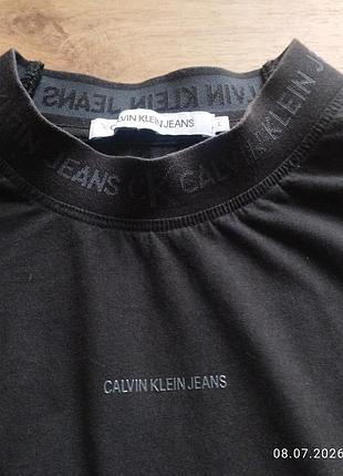 Футболка жіноча от calvin klein.