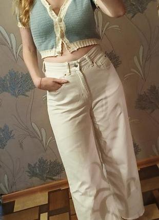 Офигенные базовые белые джинсы h&amp;m 
базовые белые джинсы прямого кроя