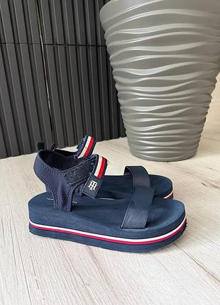 Продам босоніжки tommy hilfiger