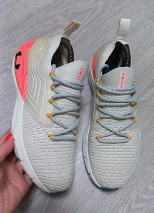 Женские кроссовки under armour