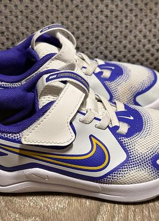 Дитячі кросівки nike cosmic runner оригінальні кросівки легенькі сіточка 26 розмір