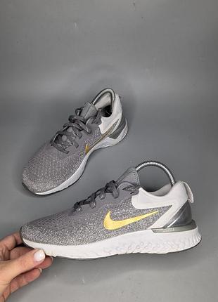 Кросівки nike odyssey react premium у сіро-золотому кольор