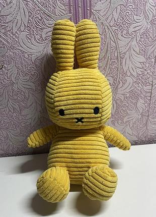 Жовтий кролик miffy від bon ton toys 💛