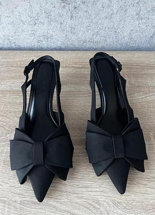 Босоніжки чорні з бантом stradivarius 37