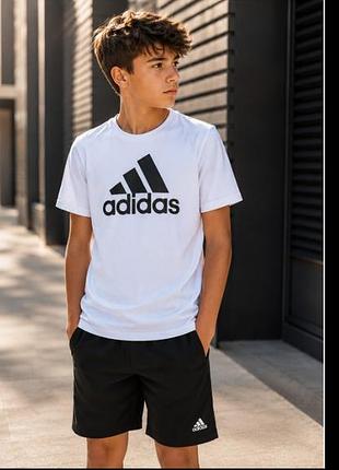 Суперова футболка adidas