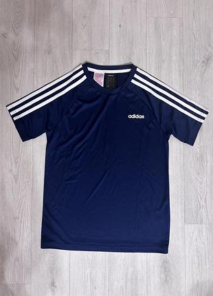 Класна спортивна футболка adidas оригінал р.152