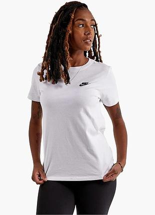 Футболка жіноча nike sportswear club essentials white dx7902-100