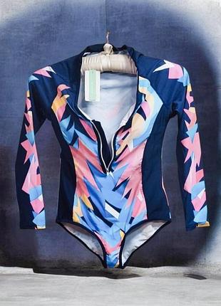 Суцільний жіночий купальник seaur rash guard з довгими рукавами на блискавці спереду з яскравим геометричним принтом з рожевими та синіми елементами