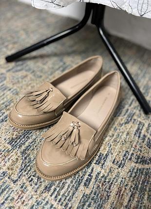 Лофери лакові лаковані з китицями dorothy perkins розмір 40-40,5 26 см устілка базові бежеві туфлі