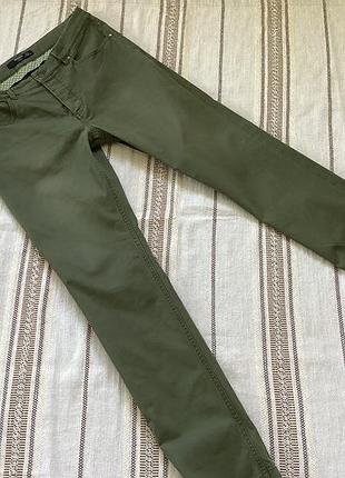 Коттоновые брюки / джинсы от бренда mango