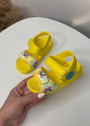 Дитячі сандалі для хлопчиків та дівчаток піна жовті 24 25 27 28