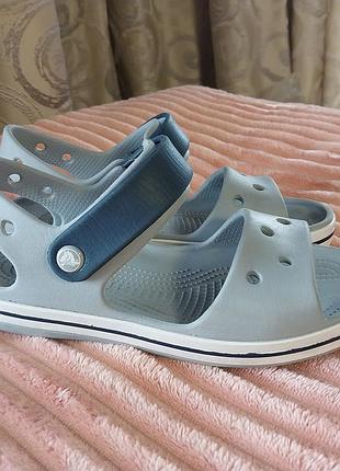 Качественные брендовые детские босоножки crocsв идеальном состоянии как новые.