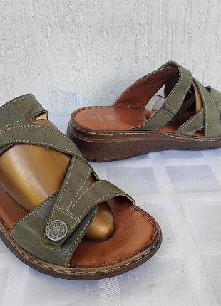 Шлепки кожанние pavers р.38 указан 39