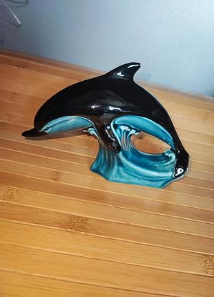 Вінтажна статуетка «дельфін на хвилі» poole pottery (англія, 1970-ті)
