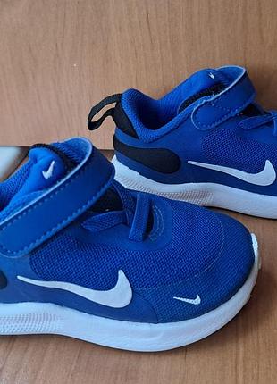 Кроссовки оригинальные nike p22
