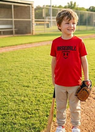 Футболка дитяча бренду under armour з написом baseball.
заміри: пог -40см , довжина виробу -51 см,довжина рукава -16 см