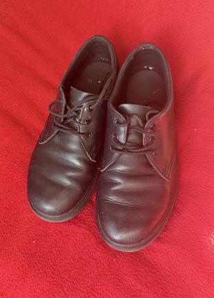 Шкіряні туфлі оксфорди dr. martens