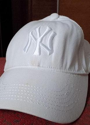 Стильная белая кепка new york yankees (ny)