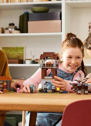 Конструктор lego minecraft аванпост разбойников и опустошитель 665 деталей (21278) 3