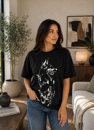 Стильна базова футболка oversize з красивим накатом