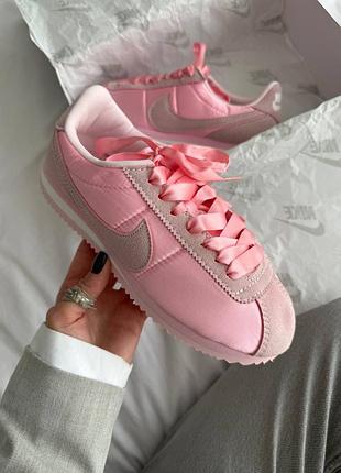 Стильные женские кроссовки nike cortez pink