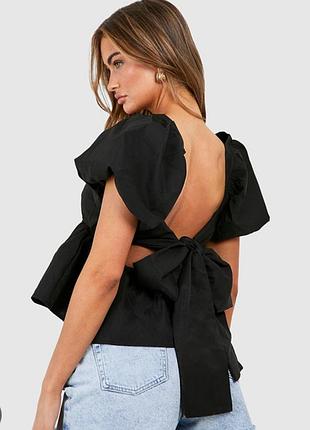 Топ нарядная  блуза блузка рубашка boohoo с баской черного цвета с глубоким квадратным вырезом и пышными рукавами-фонариками