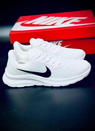 Спортивні жіночі кросовки найк білі текстильні кросівки nike легка підошва дихаючий верх ідеальні для занять спортом