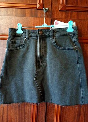 🌺цена: 300 гривен 
джинсовая юбка женская
📌denim/sinsay
📌черный цвет

📌размер: eu 36/ua 42 (s)
📌без дефектов, абсолютно новая