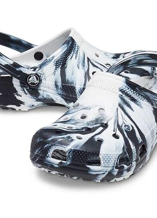Crocs сабо подростковые детские classic marbled kids clog black white