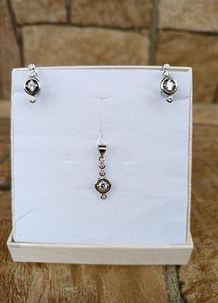 Серебряный комплект украшений с цирконом