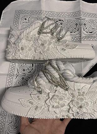 Кастомні кросівки nike air force 1 з мереживом та перлинами
