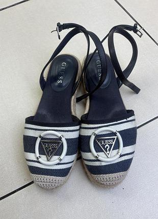 Сандалі guess