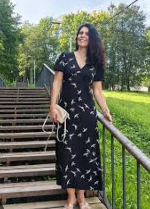 Красиве чорне плаття з принтом