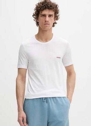 Футболка hugo boss с красным логотипом. оригинал